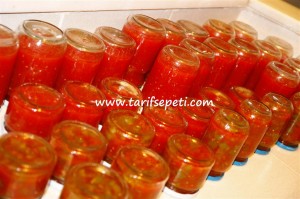 evde-domates-konservesi-tarifi-3