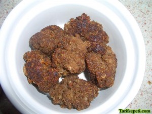 firinda-sehriyeli-besamel-soslu-kofte-tarifi-9