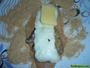 hellim-peynirli-tavuk-sarma-tarifi-4