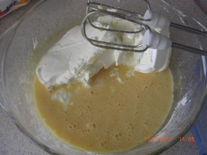 bogurtlen-soslu-cheesecake-tarifi-4