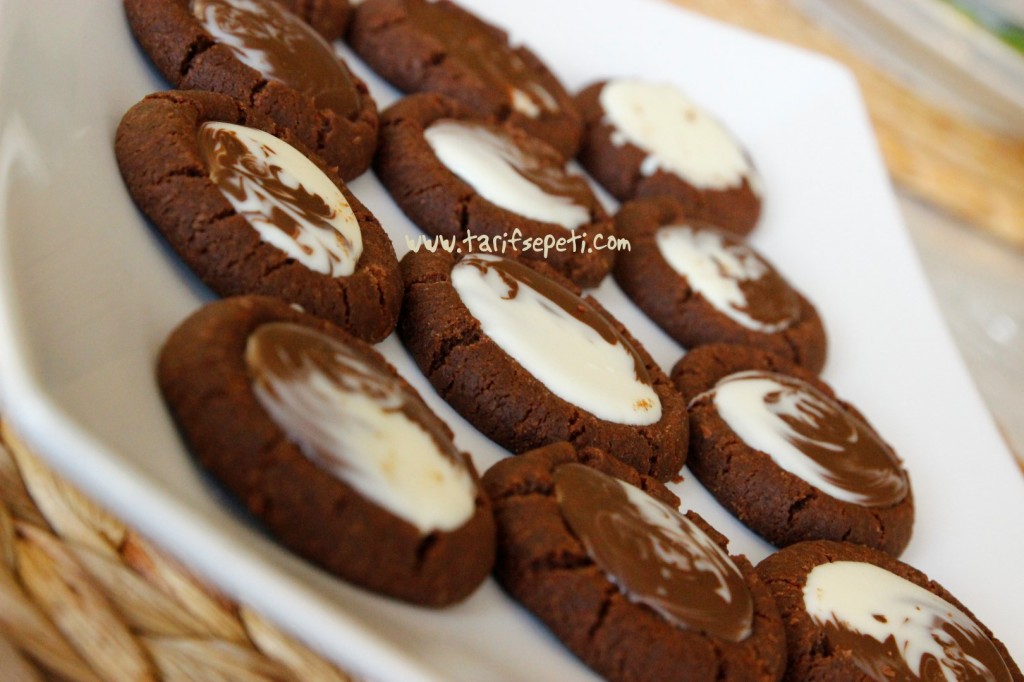 cikolata_dolgulu_kurabiye_thumbprint_cookie_ilk